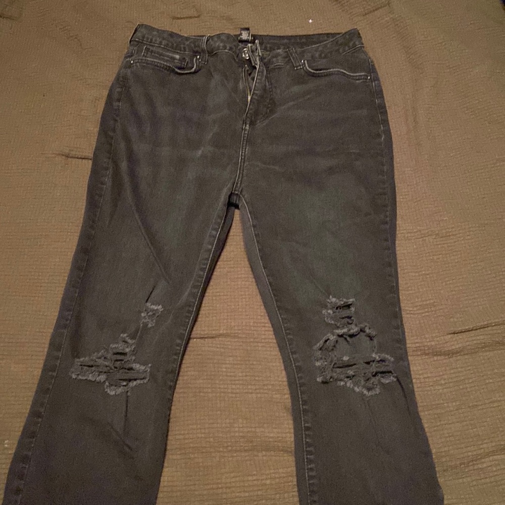 Forever 21 distressed skinny jeans size 14